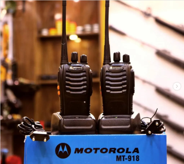 Explore the Dependable Motorola MT918 Two-Way Civilian Radio Set for Seamless Communication